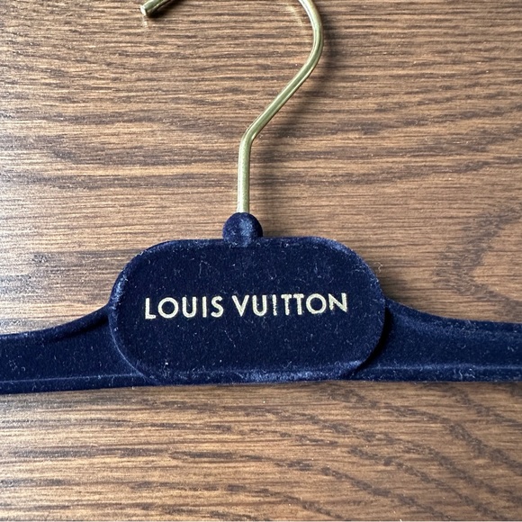 Louis Vuitton hanger - Picture 2 of 4
